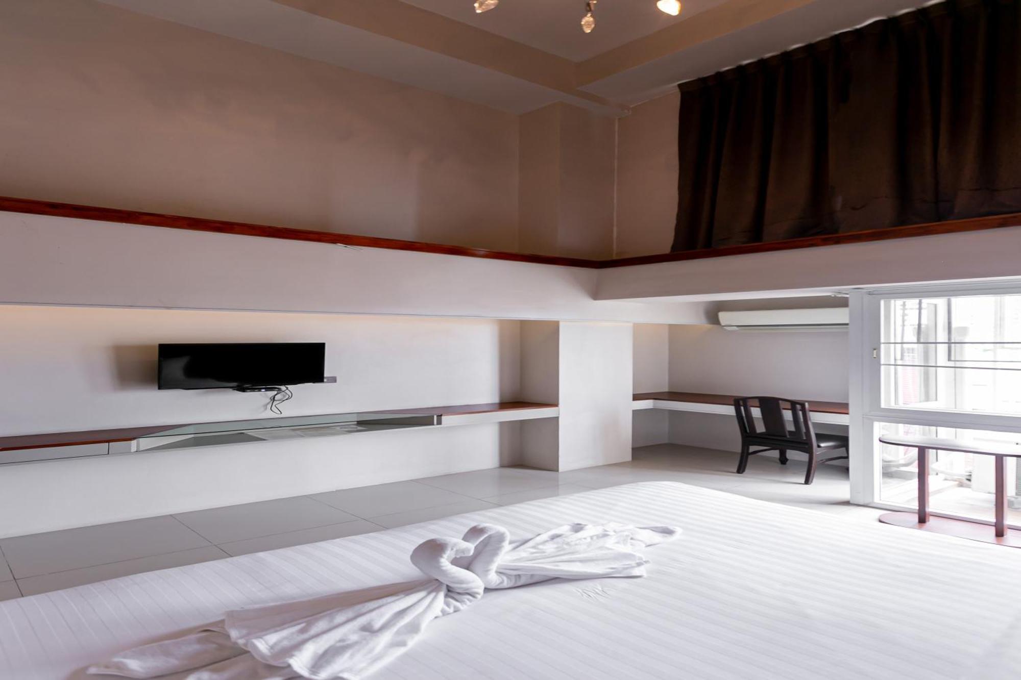 A Room Bangkok Sathorn Экстерьер фото