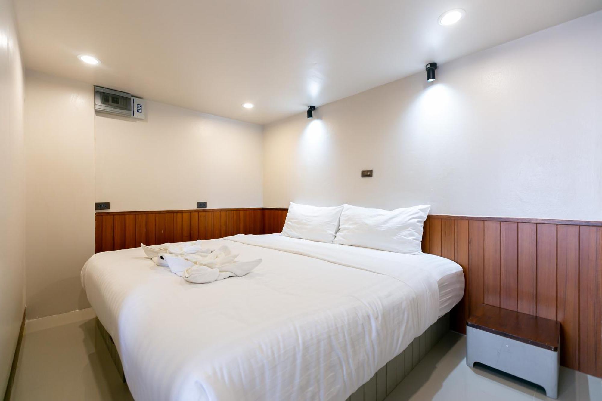 A Room Bangkok Sathorn Экстерьер фото